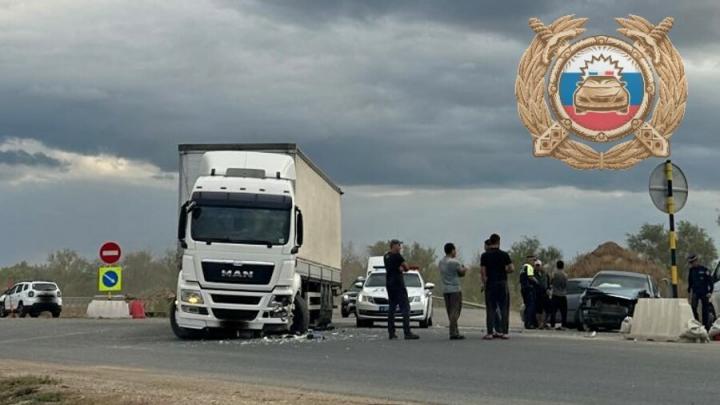 У Взлетного поселка водитель легковушки пострадал в ДТП с грузовиком