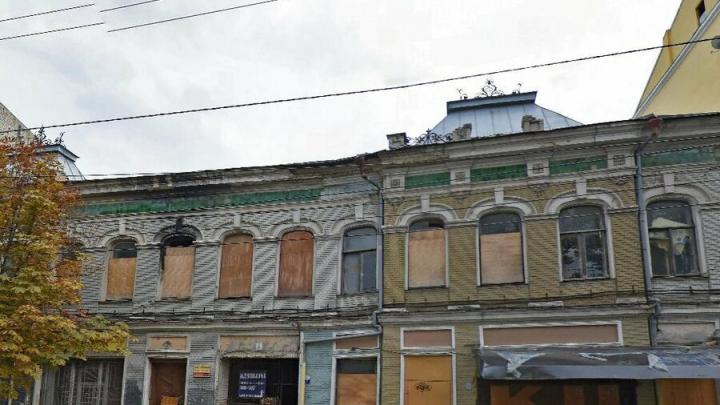 Памятник архитектуры на Театральной площади в Саратове признали аварийным