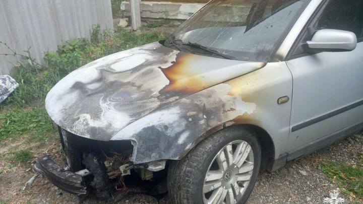 У жителя Вольска загорелась иномарка во время движения по улице