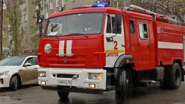 В Балакове тушили пожар в пятиэтажке