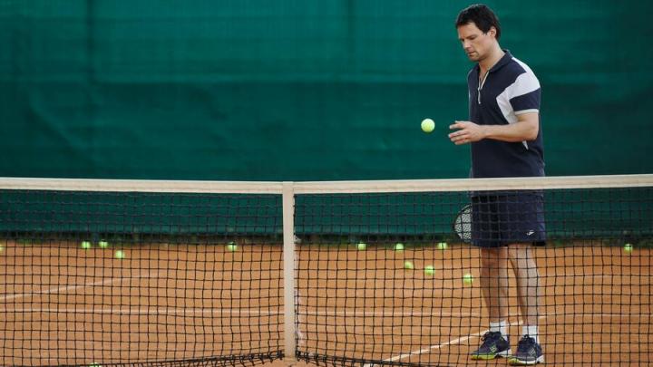 На корте Данила Козловский и Полина Гухман: начались съемки сериала «Игра на вылет» для Wink.ru