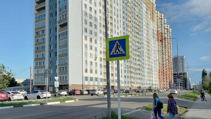 В Базарно-Карабулакском районе такси сбило насмерть председателя районного Собрания депутатов