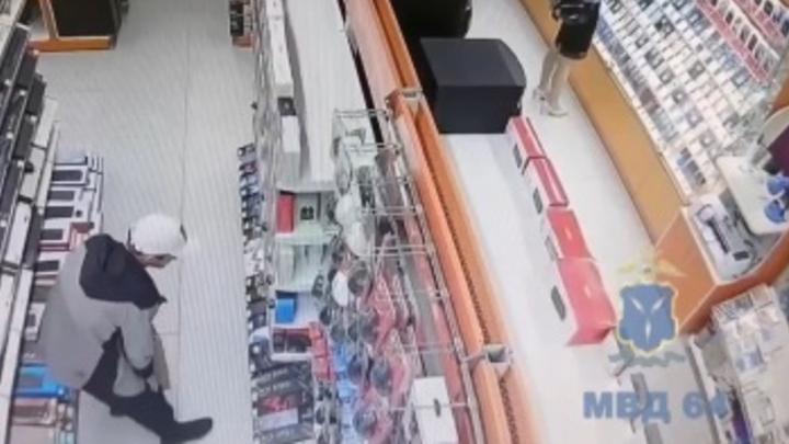 Житель Оренбурга обворовывал саратовские магазины