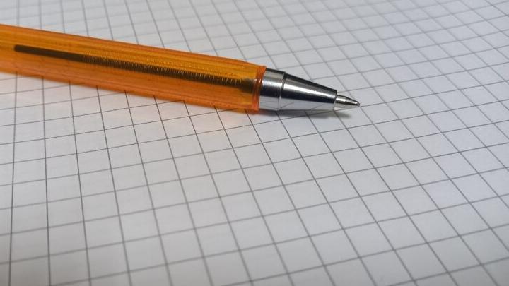 Около половины саратовцев против увольнений за флирт на работе