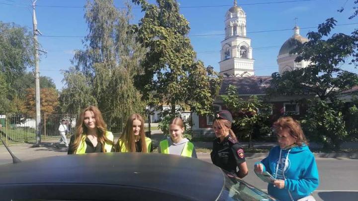 Будущие энгельсские медики совместно с инспекторами ГИБДД рассказали водителям о трезвости