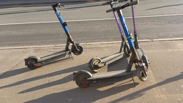 Саратовец избил подростков на самокатах