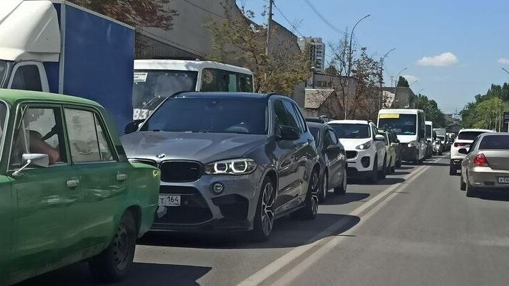 Массовое ДТП на Улешах в Саратове парализовало движение в Заводской район