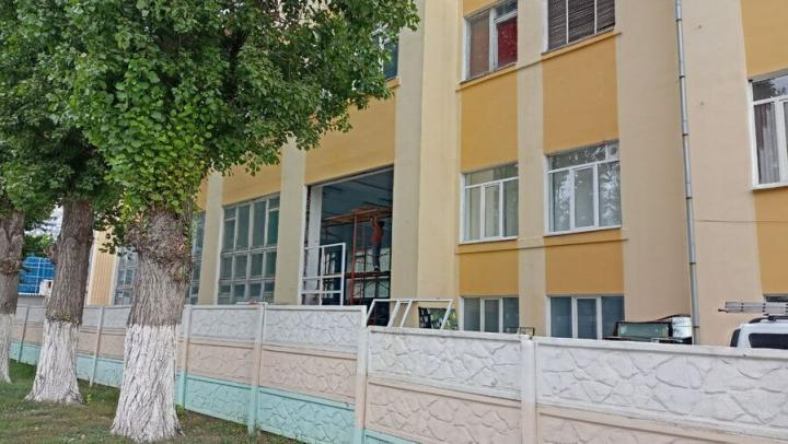 В Саратове отремонтируют ограждения школ и детских садов