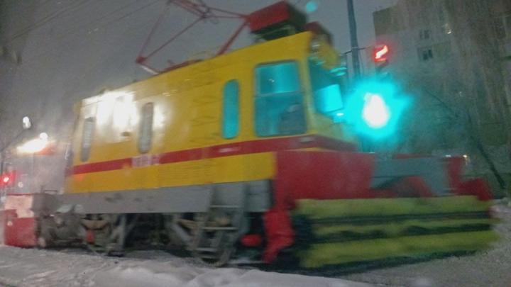 В Саратове закупают новые снегоочистители для трамвайных путей