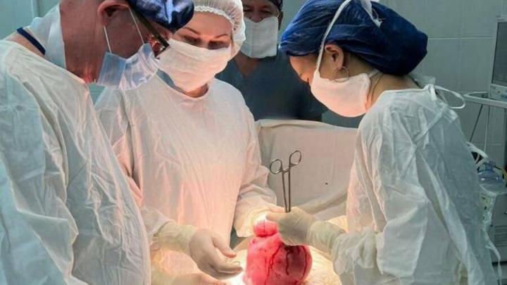 Саратовские врачи удалили у пациентке опухоль размером с малый таз