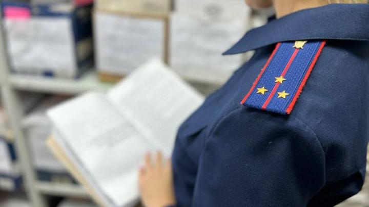 В Балашове сотрудник колонии за взятку передал телефон осужденному