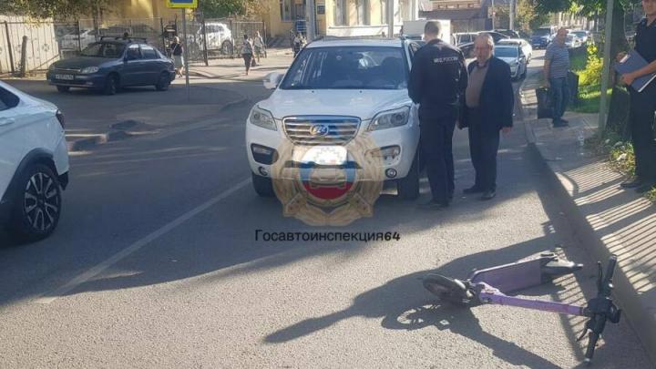 Юноша на электросамокате попал в ДТП на Рахова в Саратове