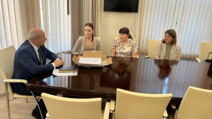 Министр образования региона поддерживает активистов строительства школы в микрорайоне Молодежный