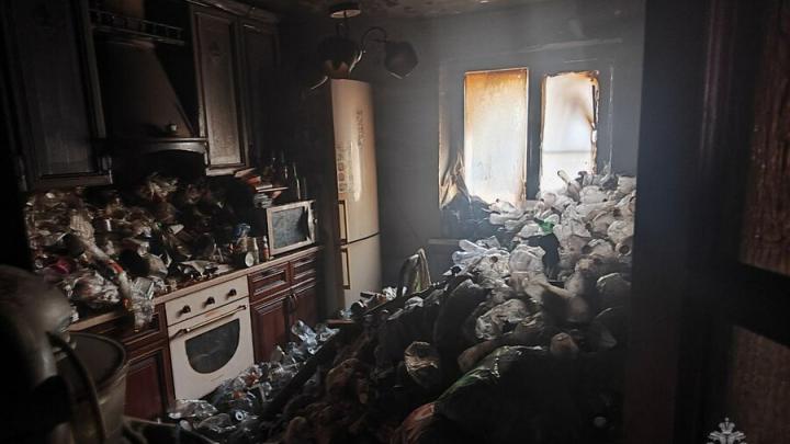 Мужчина погиб на пожаре в заваленной мусором квартире