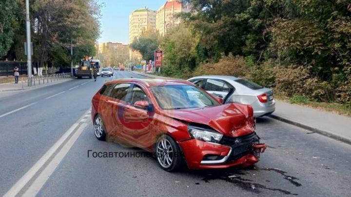 Пассажирка пострадала в ДТП на Стрелке в Саратове