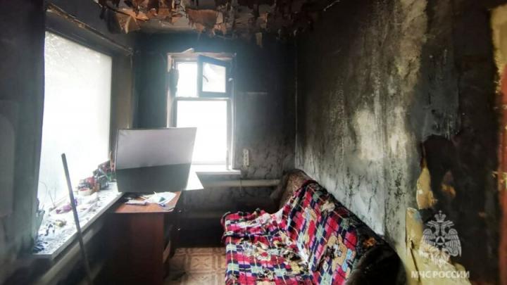 Отец с дочерью пострадали на пожаре в Саратове