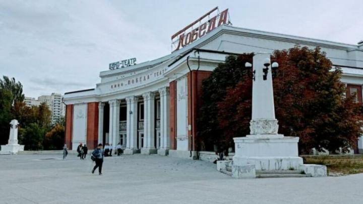 Дмитрий Певцов поздравил саратовский кинотеатр «Победа» с 70-летием