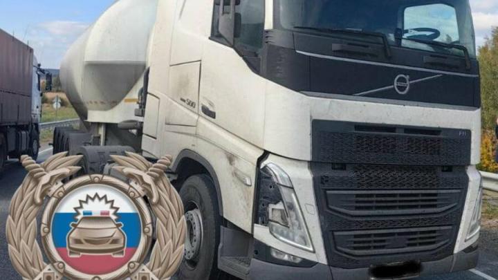 Мужчина попал под грузовик в Татищевском районе