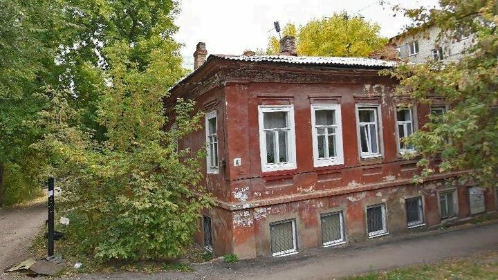Историческому зданию в центре Саратова вынесли приговор о сносе