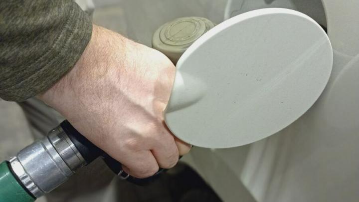 Цены на бензин резко взлетели в Саратовской области