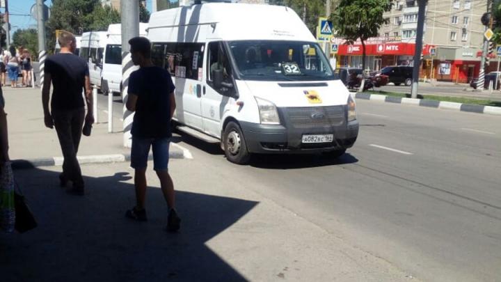 Энгельсские торговцы заполоняют мусором тротуары и дороги