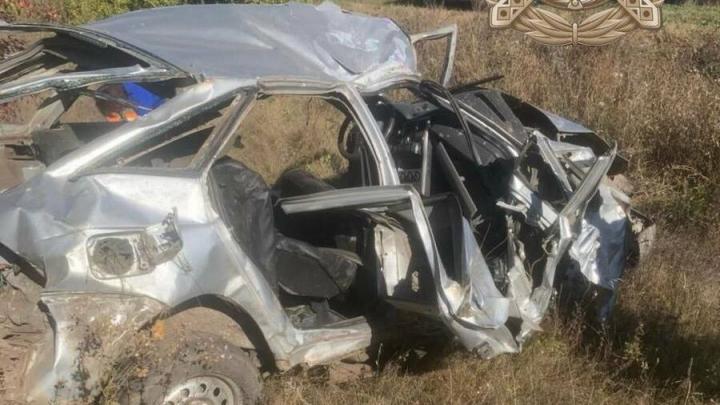 Женщина погибла в перевернувшейся 