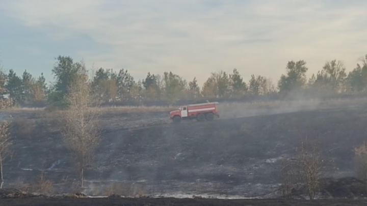 Пожар на 10 гектарах в СНТ под Энгельсом потушили дачники и добровольцы