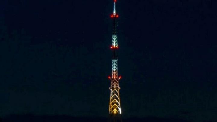 Саратовская телебашня поздравит учителей