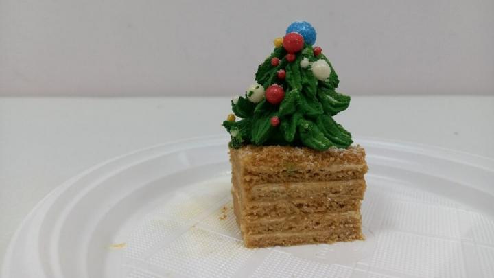 Более половины работающих саратовцев поздравляют на работе с профессиональными праздниками