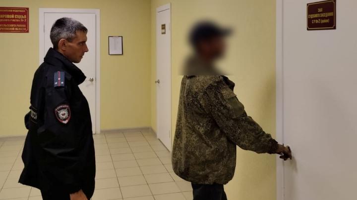 В Энгельсе стихийный торговец накопил штрафов на 300 тысяч рублей