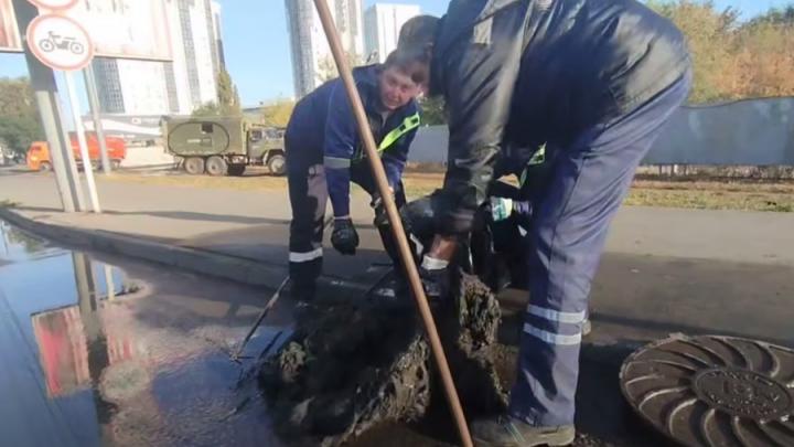 Влажные салфетки стали причиной коммунального потопа в центре Энгельса