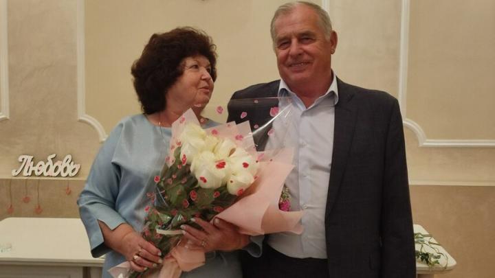 Саратовские супруги сыграли «золотую свадьбу»