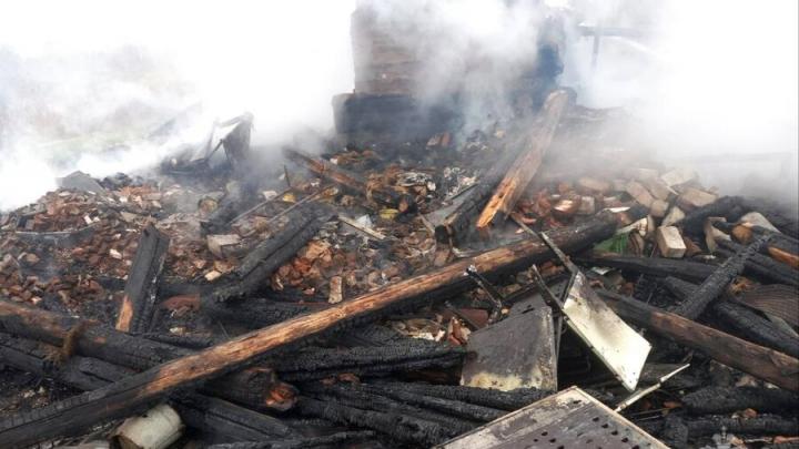 В саратовском селе дотла сгорел дом