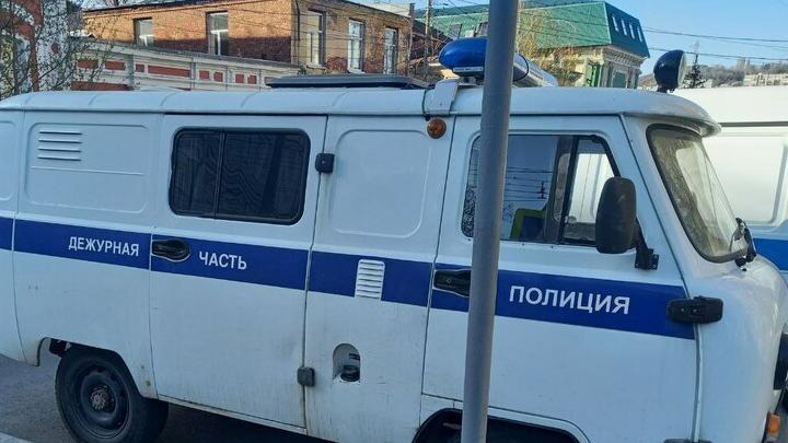 В энгельсском поселке Мелиораторов прикрыли наркопритон в квартире