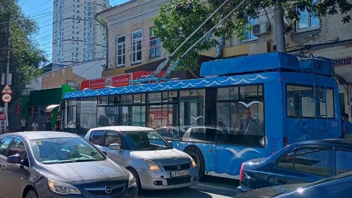 В Саратове на неделю закроют два троллейбусных маршрута