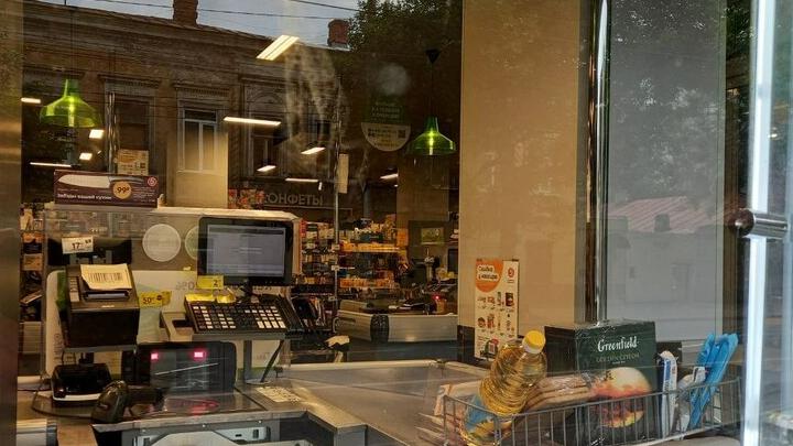 В Саратове наглая продавщица продавала алкоголь детям