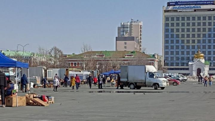 В субботу на Театральной площади будут торговать, мёдом, живой рыбой, ягодами