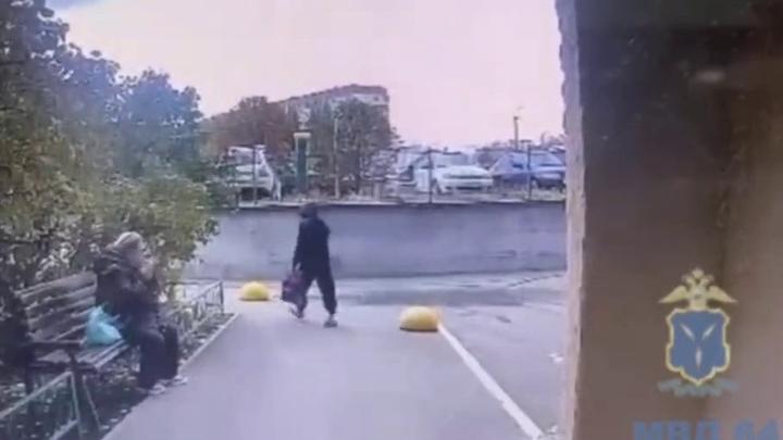 Подросток из Татищево украл сейф с золотом из саратовской квартиры