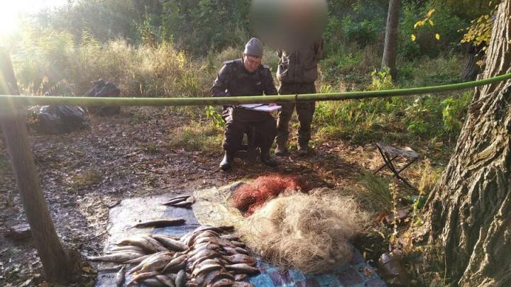 Инспектора рыбоохраны изъяли у саратовских браконьеров 800 метров сетей