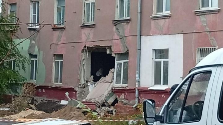 В доме с обрушенной стеной в Саратове ускорят переселение