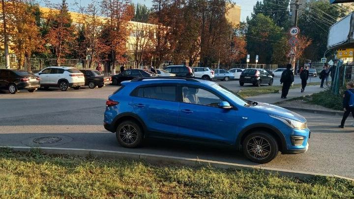 В Саратове неизвестные обкрадывают автомобили