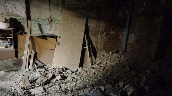 В саратовской многоэтажке обрушился подвал