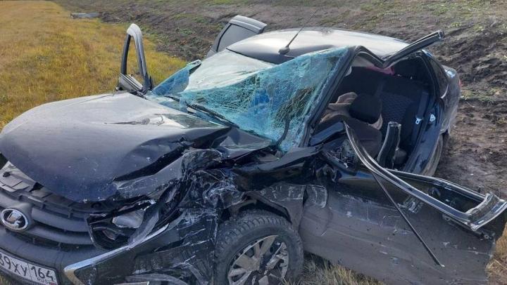 Три женщины пострадали в аварии с грузовиком и легковушкой в Балашове