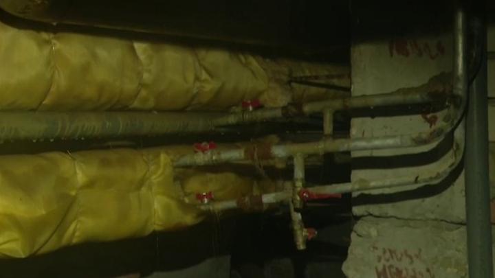 Из-за бездействия управляющих компаний саратовцы задыхались от запаха канализации