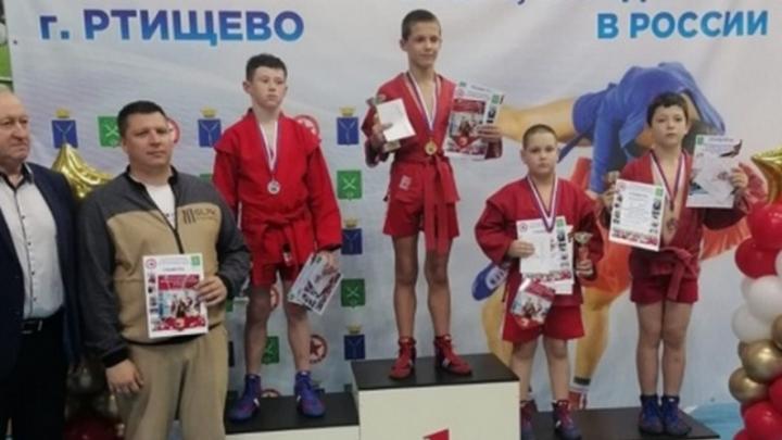 Атлеты из Энгельса заняли 6 призовых мест на региональных состязаниях по самбо