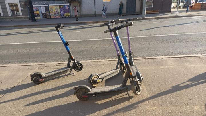 Большинство саратовцев поддержали идею запрета движения электросамокатов по тротуарам