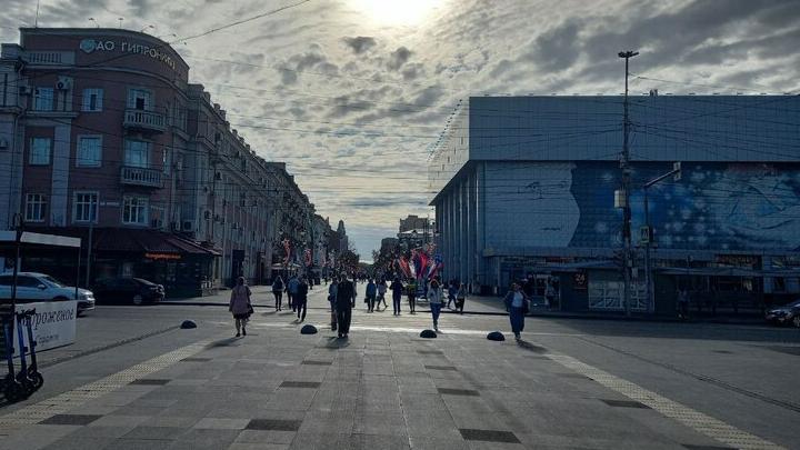 В центре Саратова подросток пытался убить женщину