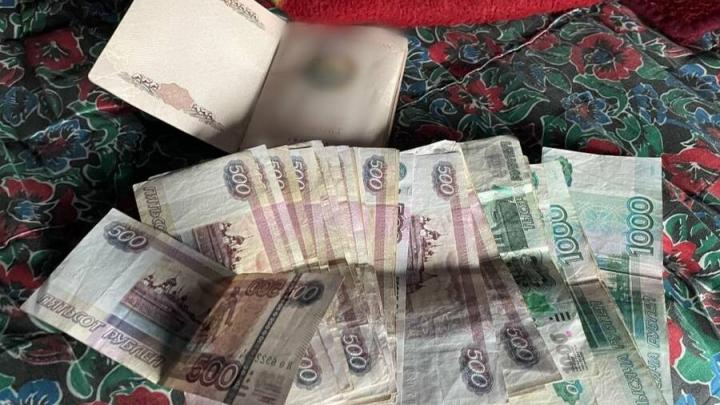 В Озинках водитель-иностранец пытался подкупить таможенника