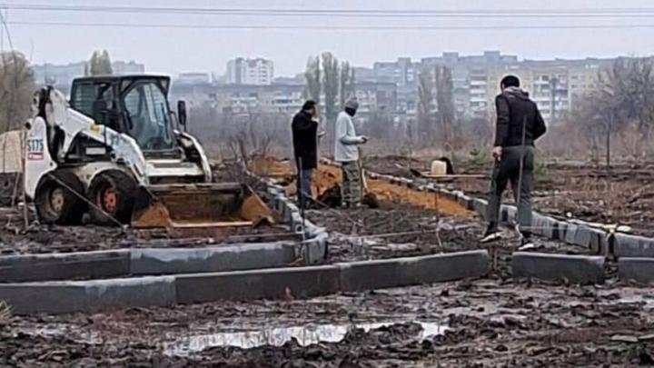 В Саратове благоустраивают территорию вокруг нового онкоцентра