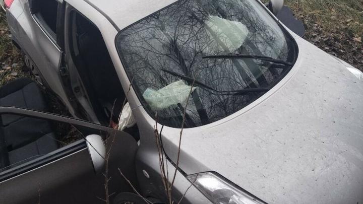 Пожилая женщина пострадала в слетевшей с дороги иномарке в Саратовской области